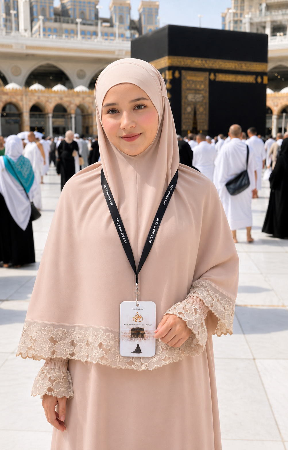 Jemaah menggunakan Panduan Umrah MILYMARYAM